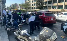 Accidente entre vehículo y motocicleta provoca movilización de emergencia en la alcaldía Cuauhtémoc, CDMX
