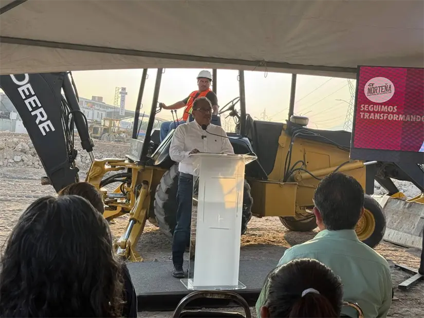 imagen recuadro El alcalde de Escobedo, Andrés Mijes, destacó que la Estancia Temporal del Adulto Mayor fue construdia con la visión de la 4T Norteña y el Plan México. Foto: Gobierno de Escobedo