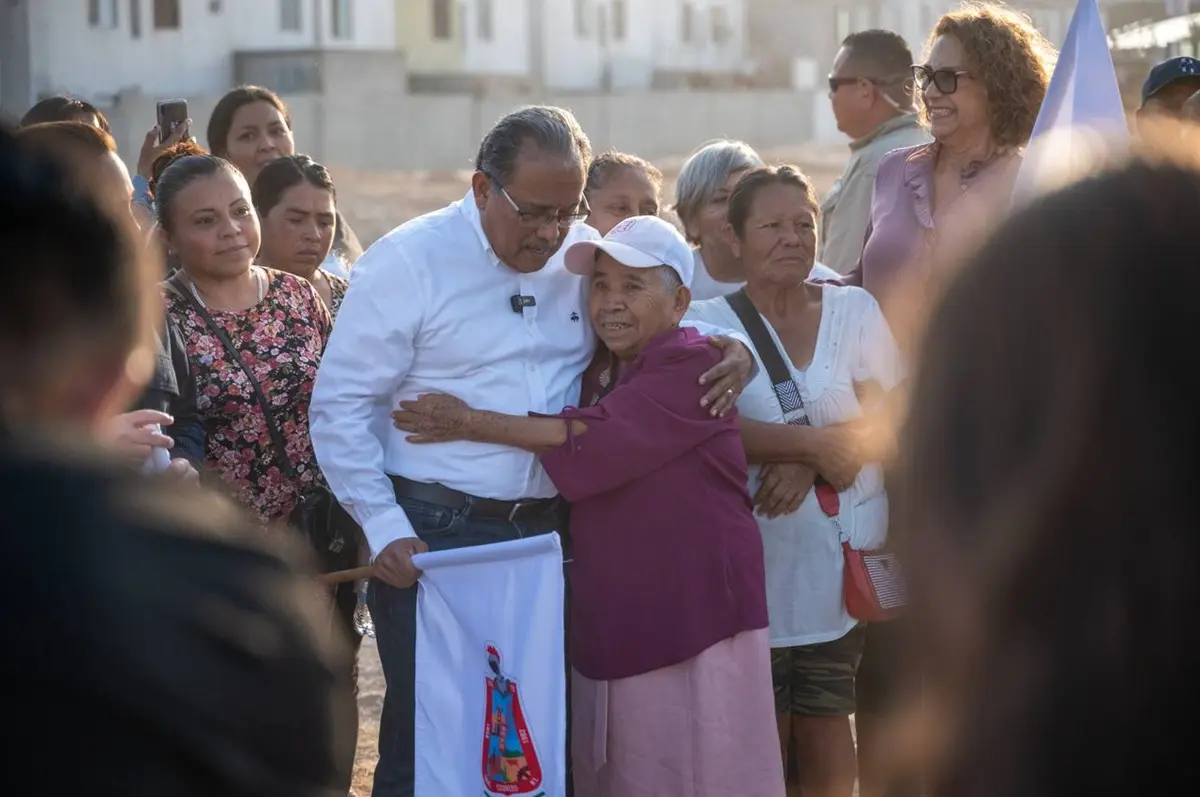 El alcalde de Escobedo, Andrés Mijes, arrancó la construcción de la Estancia Temporal del Adulto Mayor en el sector La Alianza. Foto: Gobierno de Escobedo