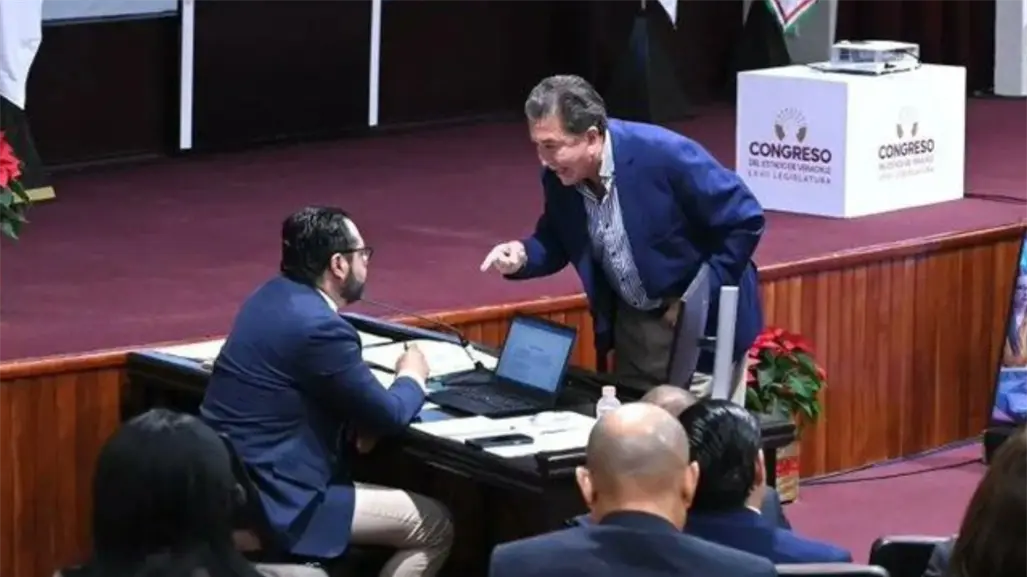 Héctor Yunes Landa encara y empuja al secretario de Finanzas de Vercruz: "¡Ya me tienes hasta la madre!