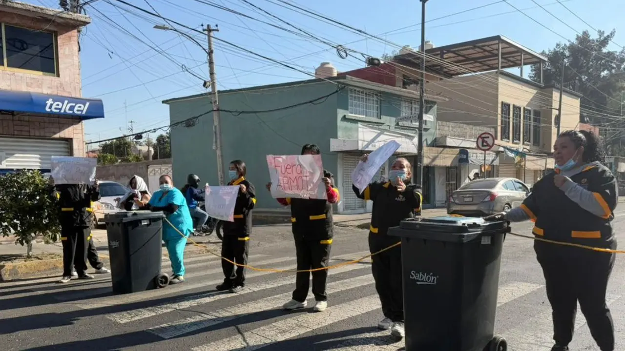 Bloqueo trabajadores de limpia del Hospital Pediátrico de Aragón  Foto: Ramón Ramírez