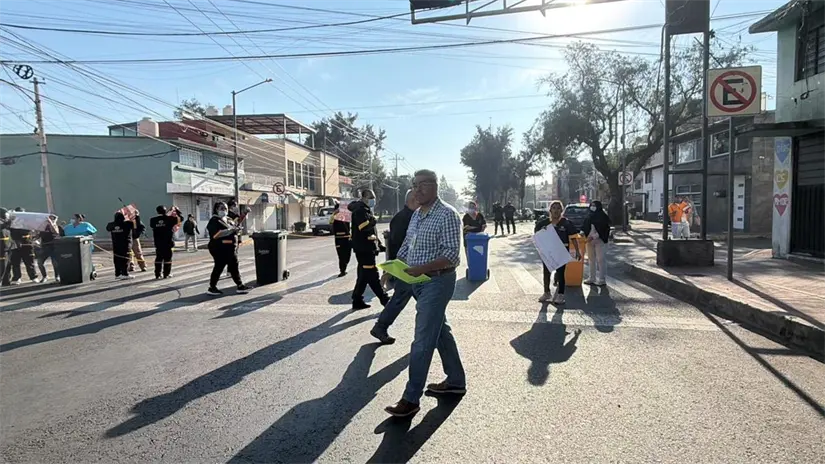Bloqueo trabajadores de limpia del Hospital Pediátrico de Aragón  Foto: Ramón Ramírez