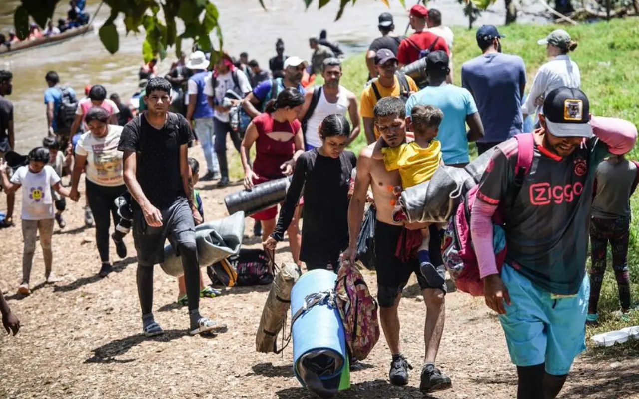 Migrantes cruzando la selva del Darién. Foto: ONU