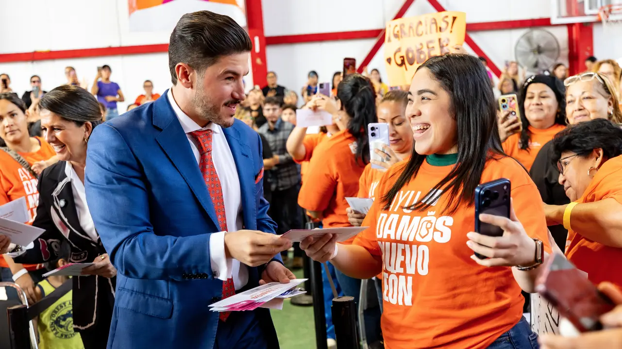 Este programa otorga un apoyo mensual de dos mil pesos, además de transporte gratuito de 10 de la mañana a 1 de la tarde. Foto: Gobierno de Nuevo León.