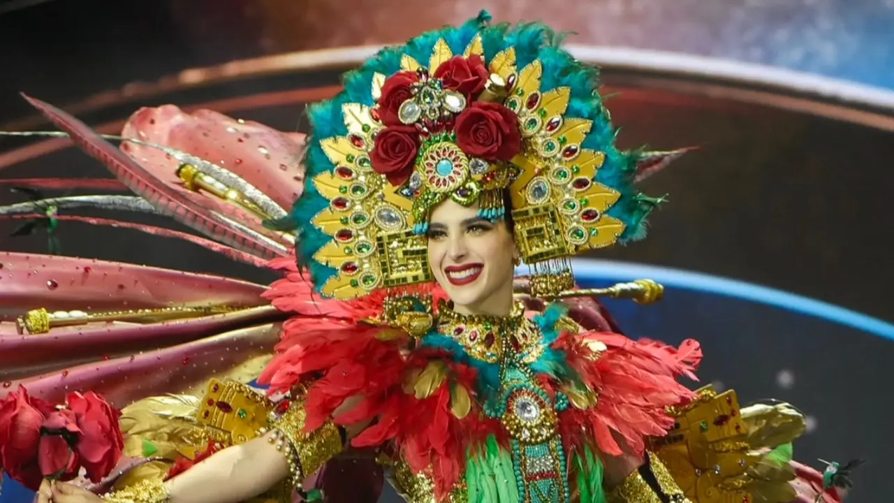 El traje típico de Fátima Bosch, inspirado en Xochiquetzal acaparó todas las miradas en Tailandia. Foto: Miss Universe México