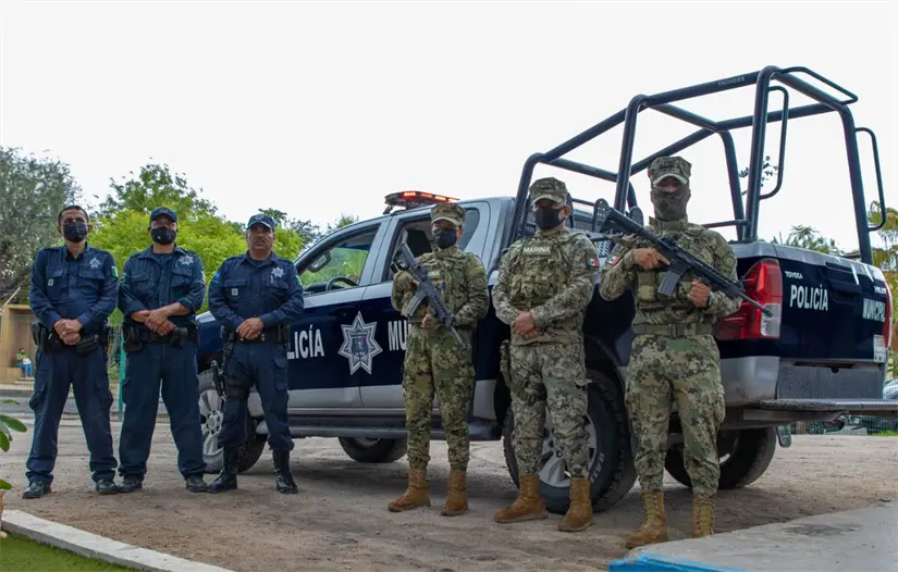 Patrullas arribaron a la calle 10 Invi luego del aviso ciudadano por disparos. Foto: Gobierno de Baja California Sur