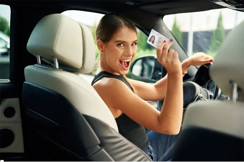 Los costos de renovación varían según el tipo de licencia: chofer, automovilista o motociclista. Foto: Biblioteca Canva
