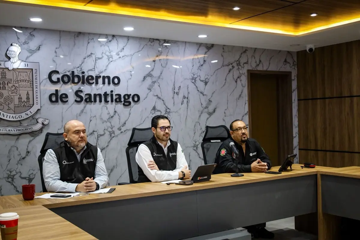 El alcalde de Santiago, David de a Peña, destacó la capacidad operativa de Protección Civil municipal para la temporada invernal 2025-2026. Foto: Gobierno de Santiago