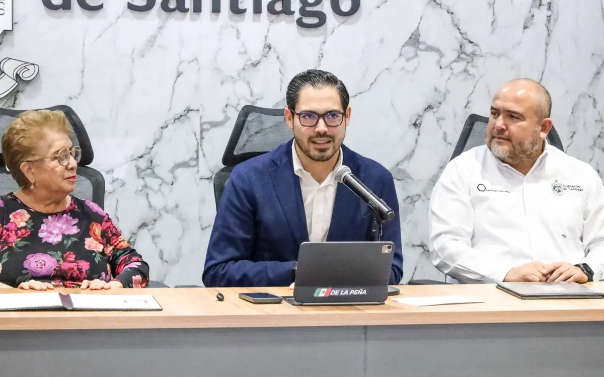 El alcalde de Santiago, David de la Peña, durante la reunión para el acuerdo con la COESAMED. Foto: Gobierno de Santiago