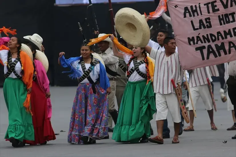 imagen recuadro Desfile del 20 de noviembre. Foto: Enrique Pérez