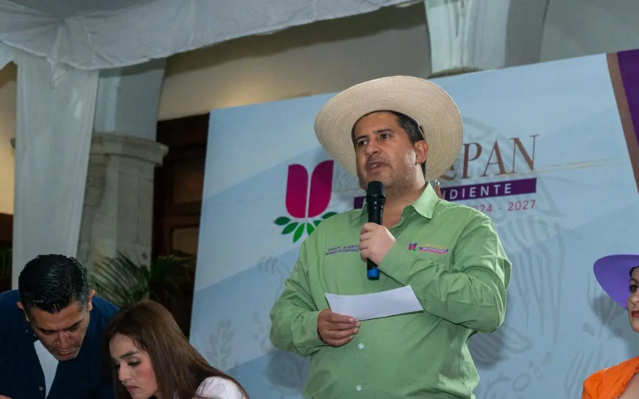 Carlos Manzo en conferencia. Foto: Facebook ( Carlos Manzo)