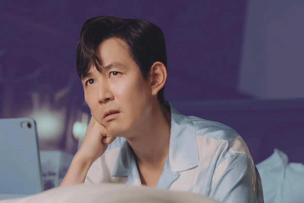 Lee Jung-jae y Lim Ji-yeon protagonizan Encantado de no conocerte. FOTO: CANVA/IMDb/Prime Video