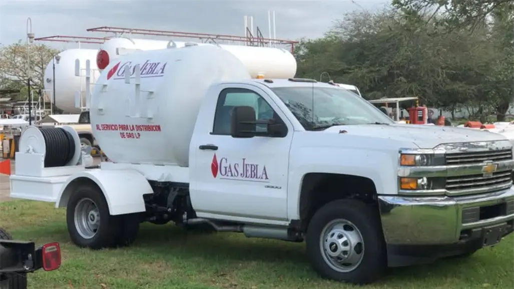 Protección Civil prohíbe a pipas recargar gas LP en la calle o tanques que no sean estacionarios