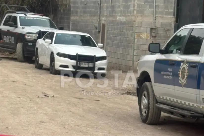 En Escobedo, un grupo armado asaltó tres camionetas y llevó a cabo el secuestro de un hombre en la colonia Agropecuaria. Foto: Erick Reyes