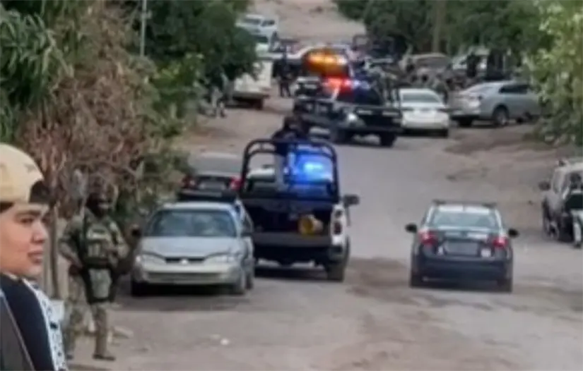 Agentes procesan la escena en la calle 10 de la colonia Miramar, donde se encontró a un menor entre las víctimas. Foto: Facebook / Antonio Cervantes Reportero