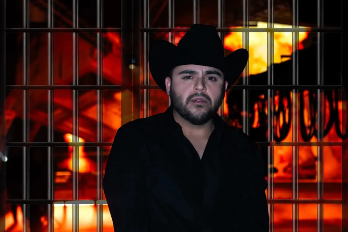 Gerardo Ortiz posando desde un escenario (Foto: IG @gerardoortizoficial / Canva)