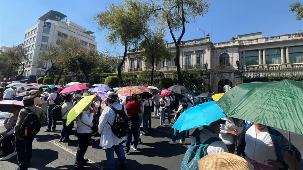 Personal de Salud protesta en Segob CDMX: exigen mejores salarios y certeza laboral