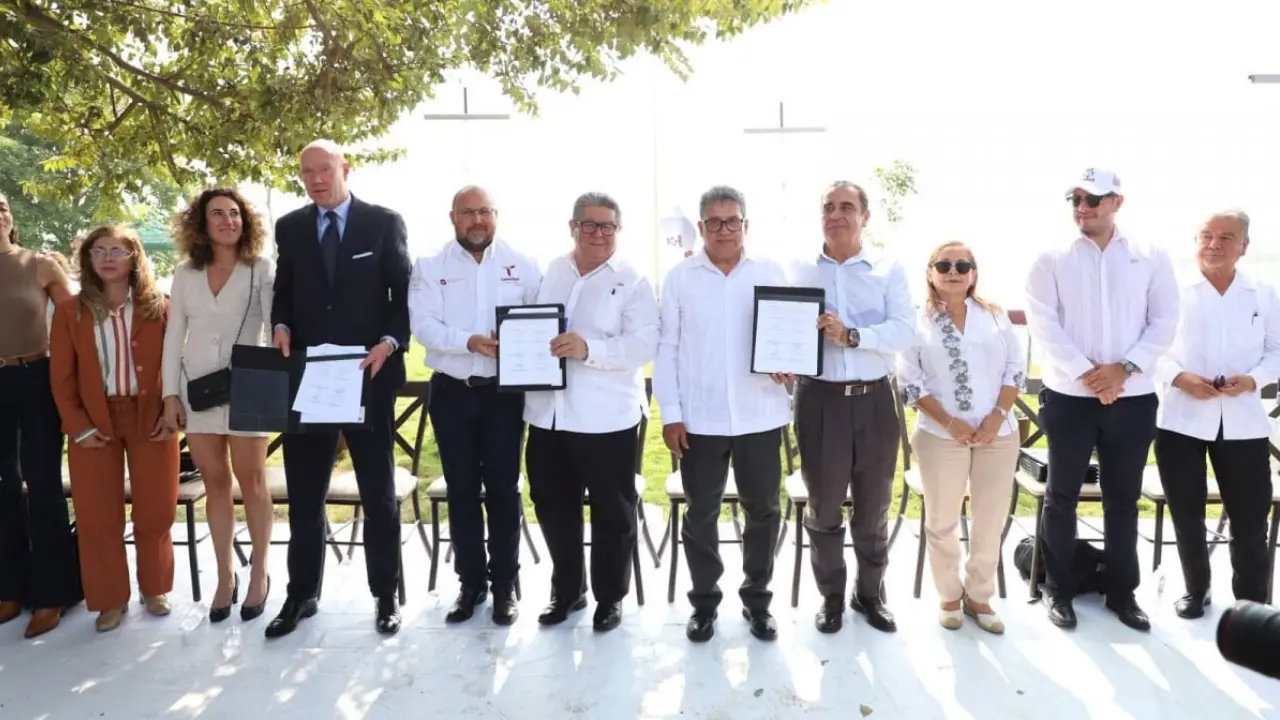 Firma de acuerdo entre municipio, gobierno y la empresa Dutch Clean Tech | Foto: Secretaría General de Gobierno