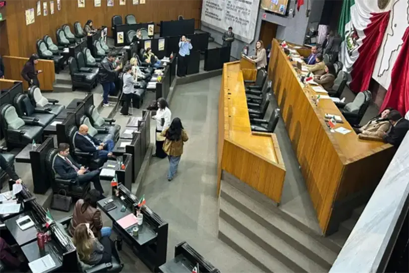 imagen recuadro En Nuevo León, se llevó a cabo una reunión crucial para analizar el presupuesto 2026 con la presencia de diversos actores políticos. Foto: Congreso de NL