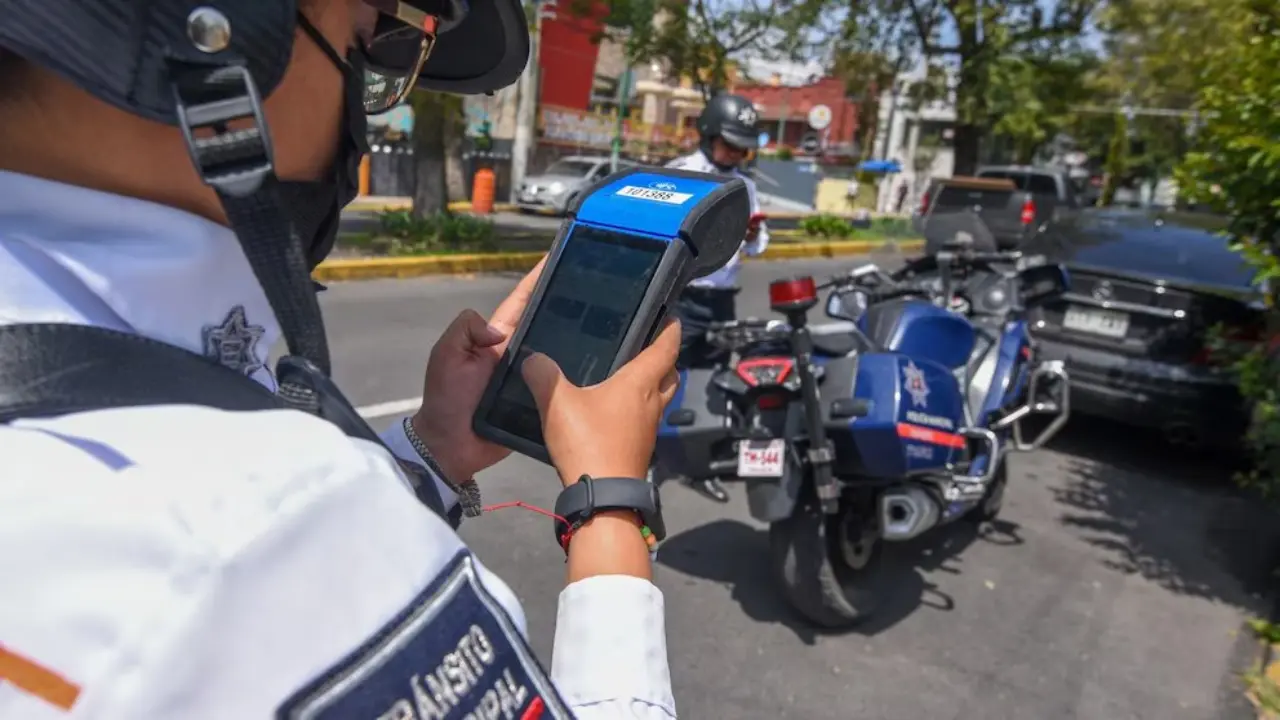 Policías de tránsito multarán a motociclistas tras reformas en el reglamento de tránsito en Edomex. | Foto: FB (Secretaría de Movilidad del Estado de México)