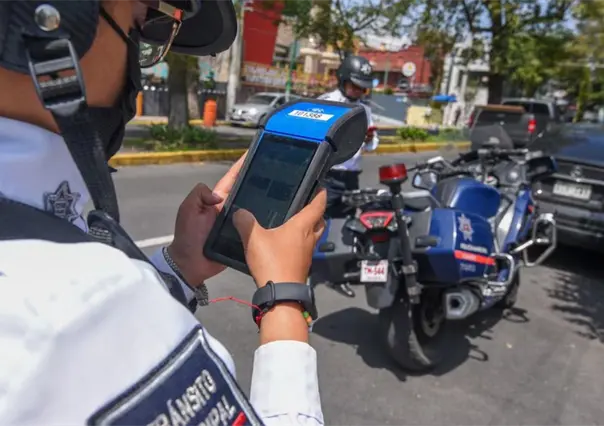 Edomex aplica multa por transportar menores sin protección en moto y establece requisitos esenciales