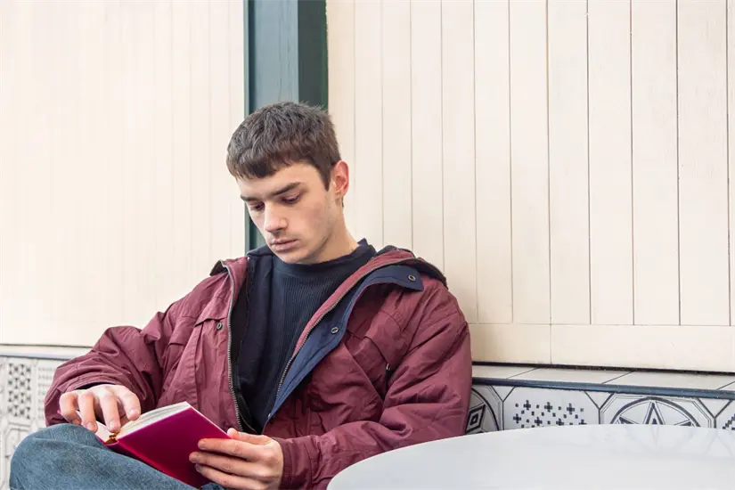 imagen recuadro Los jóvenes tienen que econectar con actividades fuera de las pantallas. Foto: CANVA