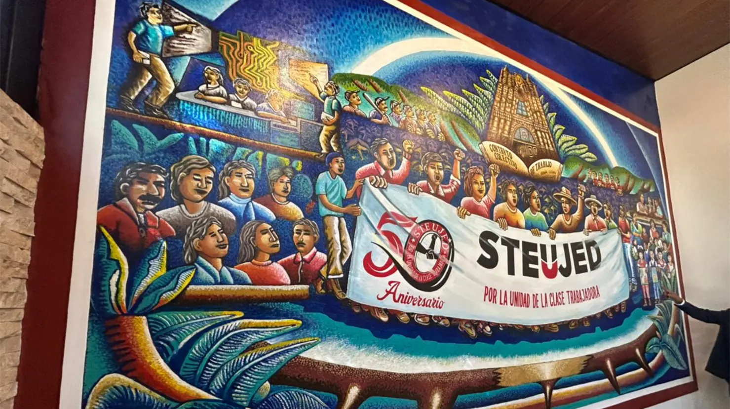 El Sindicato de Durango celebró sus 50 años con un gran mural. Foto: Alejandro Ávila.
