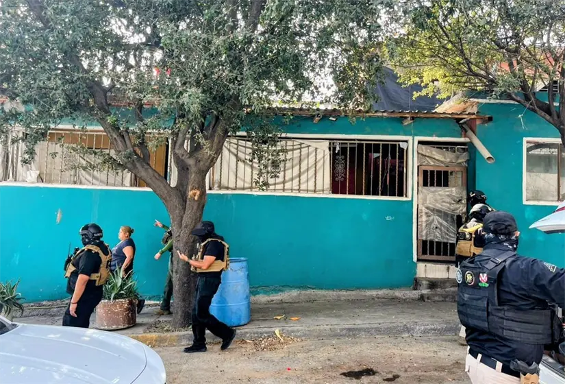 Cateo de vivienda en la colonia 10 de Marzo, en Monterrey. Foto: Fiscalía General de Justicia de Nuevo León