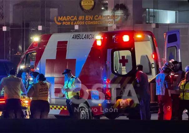 Conductora ebria atropella a dos oficiales en filtro antialcohol de Monterrey