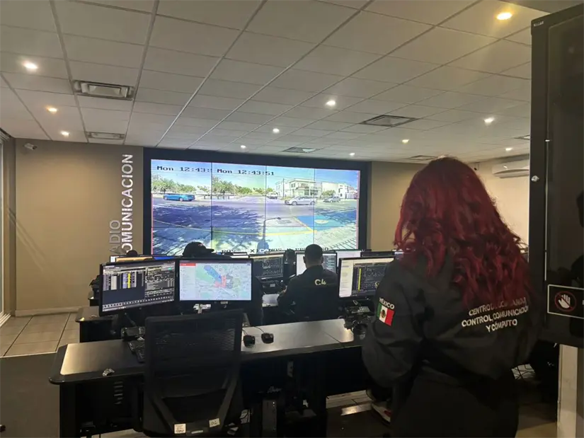 imagen recuadro La seguridad en Monterrey se refuerza con tótems de emergencia, fundamentales para proteger a turistas y ciudadanos durante el Mundial 2026. Foto: Vianney Carrera