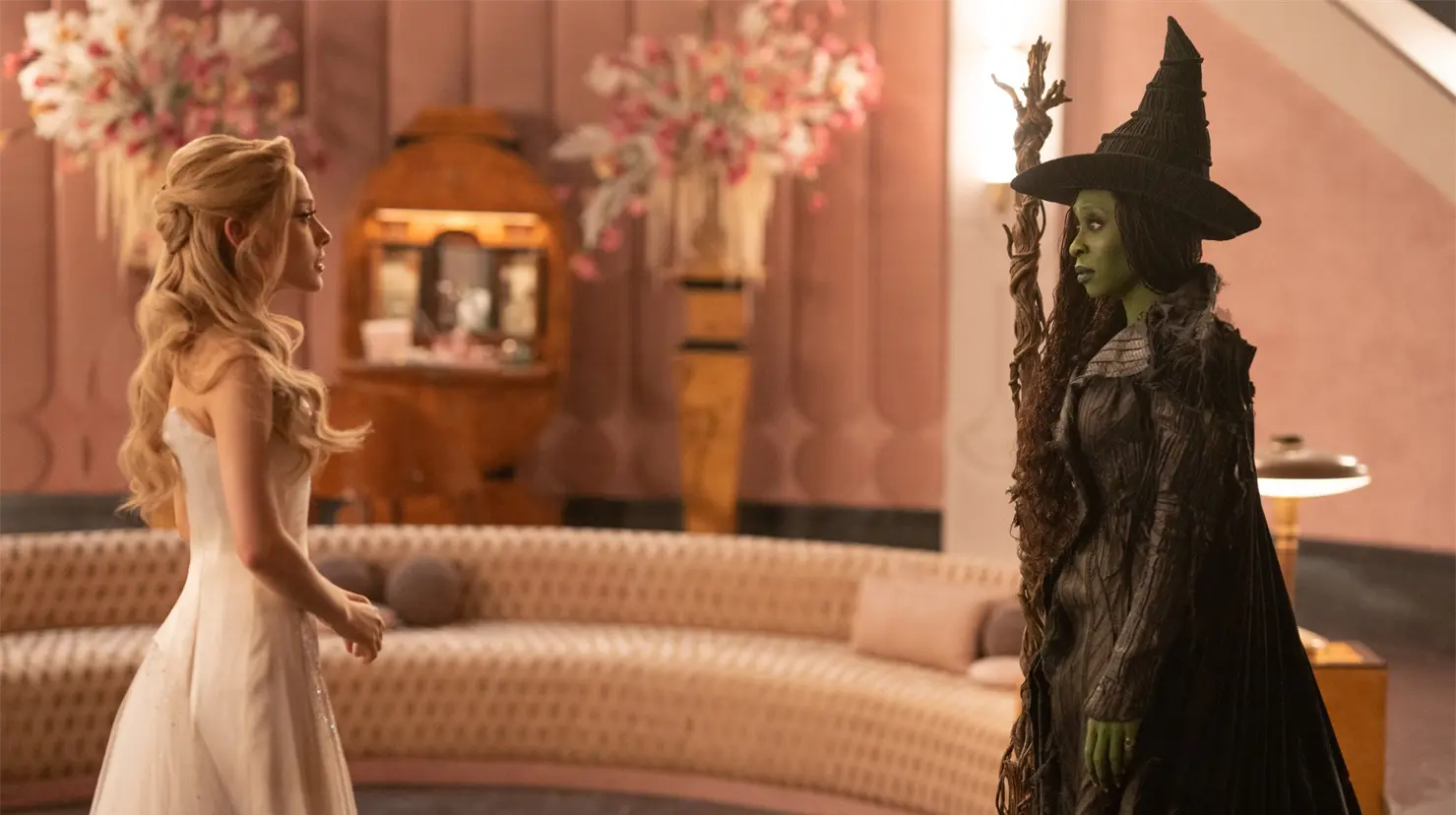 Cynthia Erivo y Ariana Grande regresan como Elphaba y Glinda en “Wicked: Por Siempre”. Foto: Universal Pictures