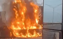 Se incendia tráiler tras fuerte choque en la autopista al Aeropuerto de Monterrey Se incendia tráiler tras fuerte choque en la autopista al Aeropuerto de Monterrey