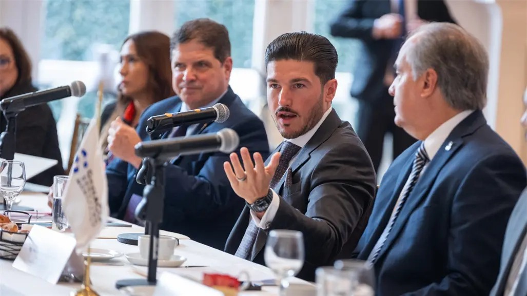 Samuel García detalla inversiones y obras estratégicas en encuentro con CANACO Monterrey