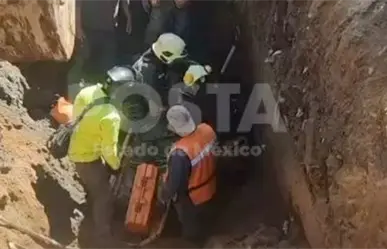 Rescatan con vida a obrero atrapado tras deslave en obra de drenaje en Ecatepec