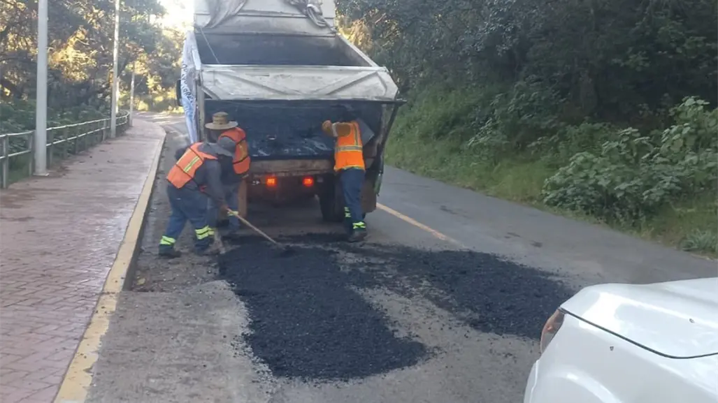 Gobierno de Querétaro implementa programa de bacheo en carreteras afectadas