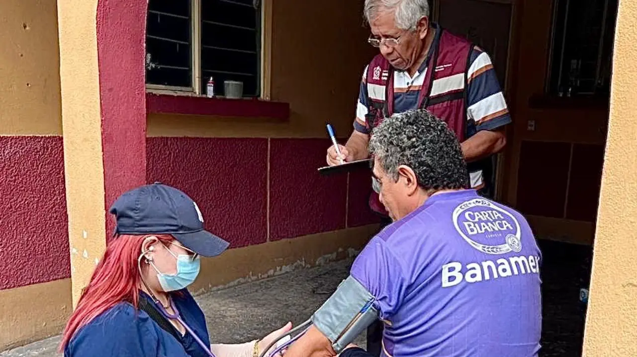 Las visitas se realizan durante recorridos por distintas colonias. Foto: Gobierno de Santa Catarina.