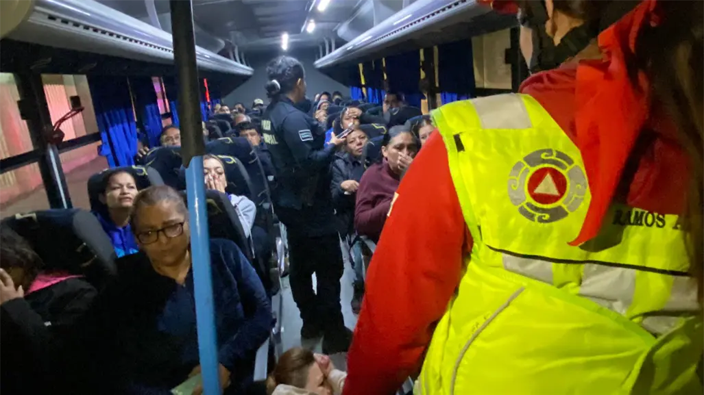 Choca transporte de personal en Ramos Arizpe ; resultan lesionados 31 pasajeros