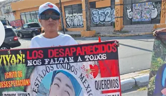 Familias de desaparecidos entran al desfile en Reynosa para visibilizar problemática