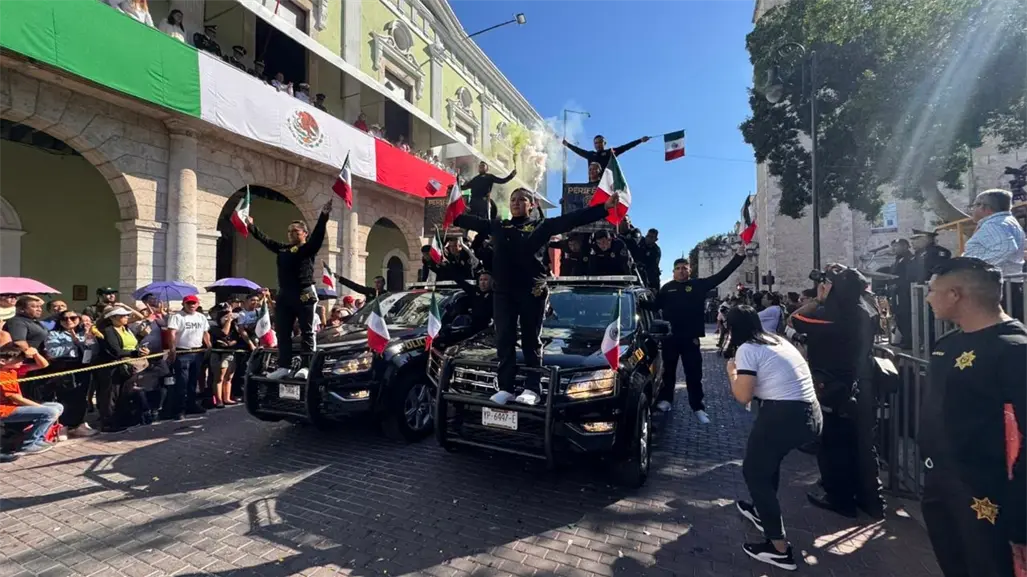 Desfile del 115 Aniversario de la Revolución Mexicana llena de color las calles de Mérida