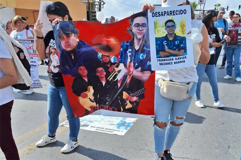 Familiares en el desfile de Reynosa con familiares desaparecidos Foto: Victoria Jiménez