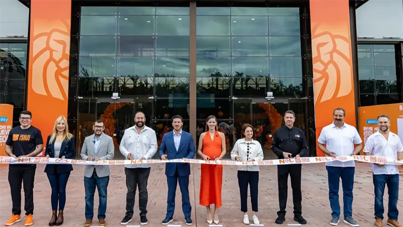 Autoridades en la inauguración de la primera edición del Mercado Hecho en Nuevo León.