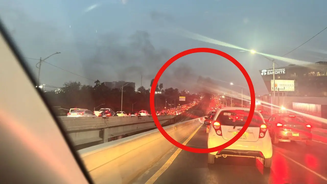 Columna de humo Foto: PCNL