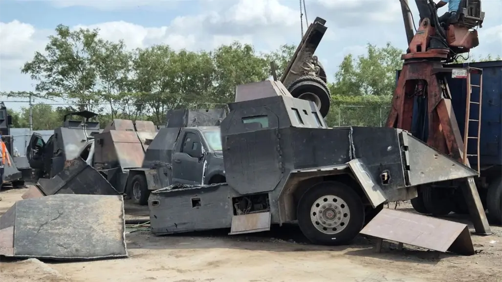 FGR destruye 22 vehículos monstruos usados por crimen organizado en Tamaulipas