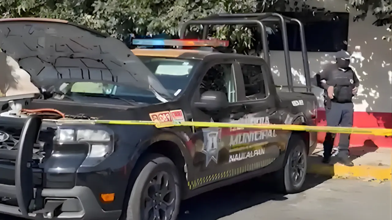 Presencia de las autoridades en donde se realizó el hallazgo de un cuerpo en Naucalpan. | Foto: Especiales