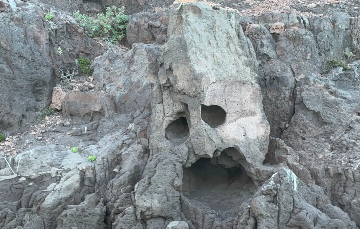 La cercanía entre hallazgos pericúes y formaciones naturales en Isla Espíritu Santo ha motivado estudios sobre su valor histórico. Foto: Sudcalifornios.com | Foto: POSTA Baja California Sur