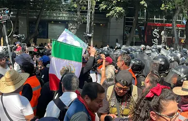 VIDEO | Marcha de la Generación Z cruza con cerco policial en desfile del 20 de Noviembre