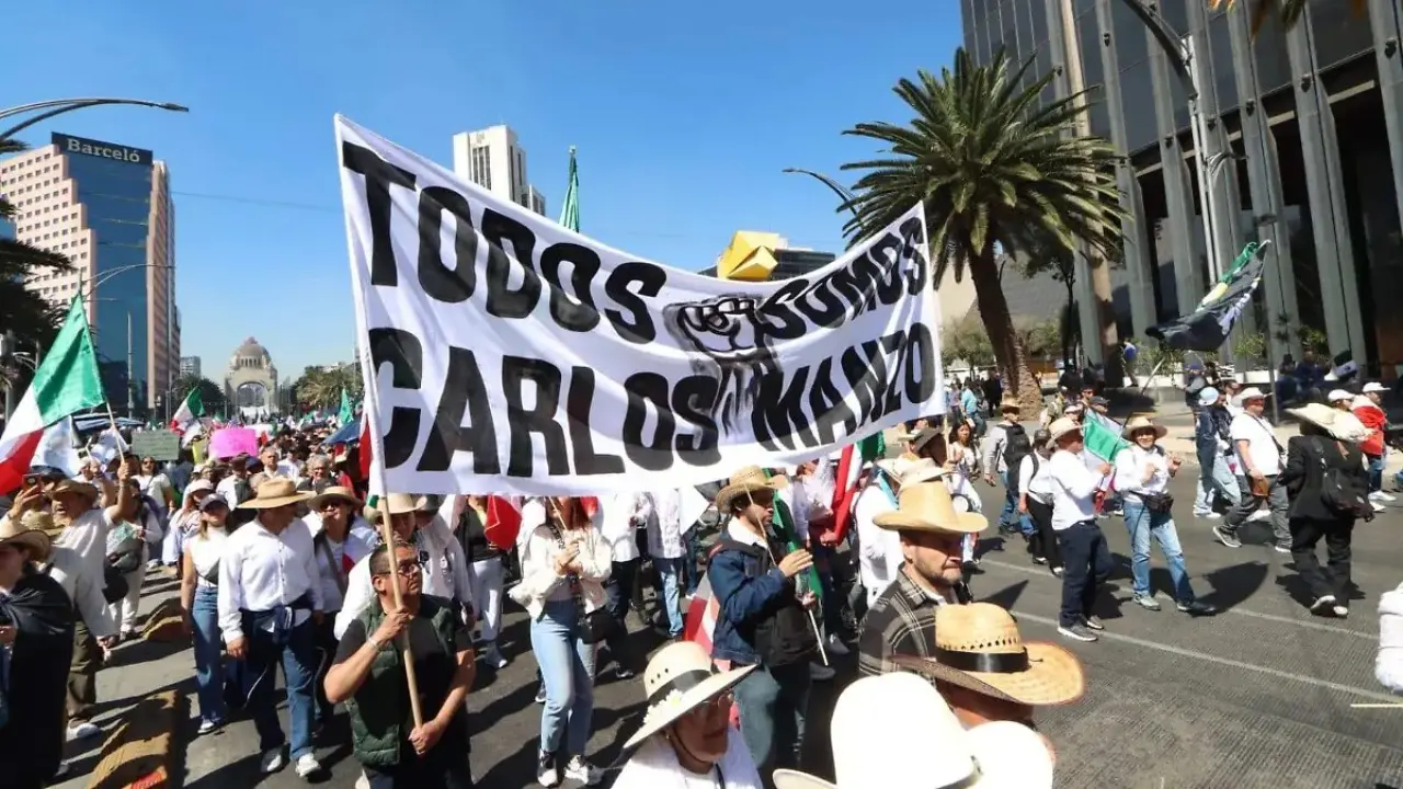 Asistentes de la movilización en CDMX. Foto: X @enriquemunozFM