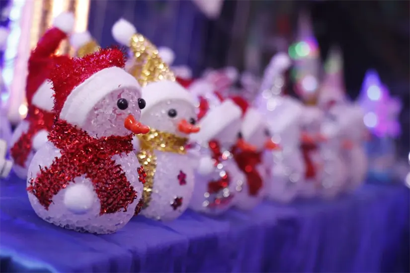 Adornos de Navidad en Romería de la CDMX. Foto: X @deAbastoCDMX