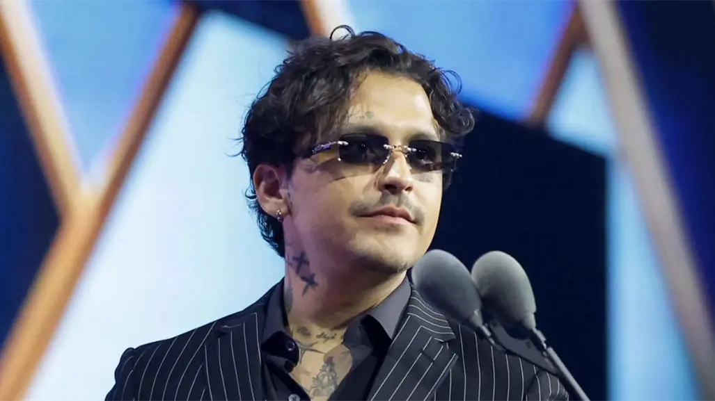 Christian Nodal no fue exonerado del delito de falsificación de documentos; asegura la FGR