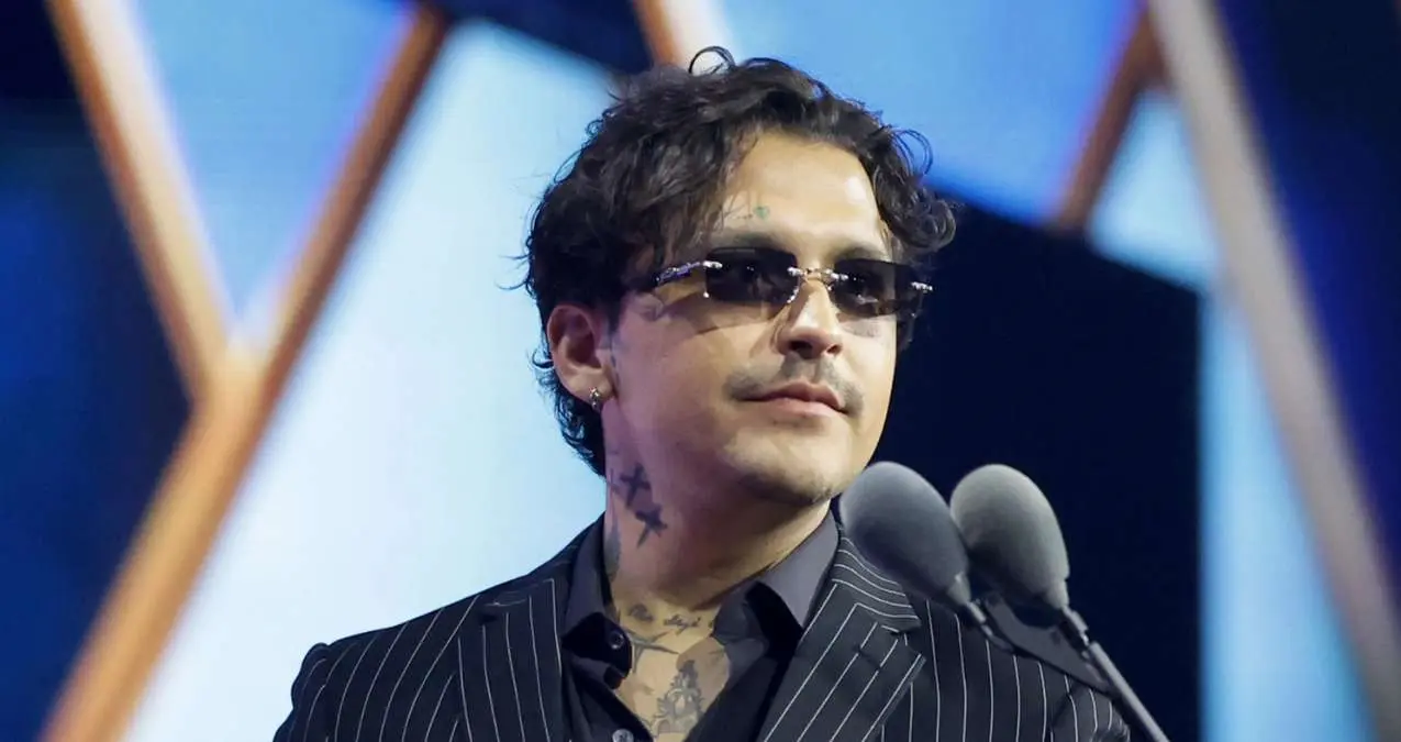 Christian Nodal acudió el martes a los juzgados del Reclusorio Oriente en una audiencia que duró cerca de 17 horas. Foto. Especial.